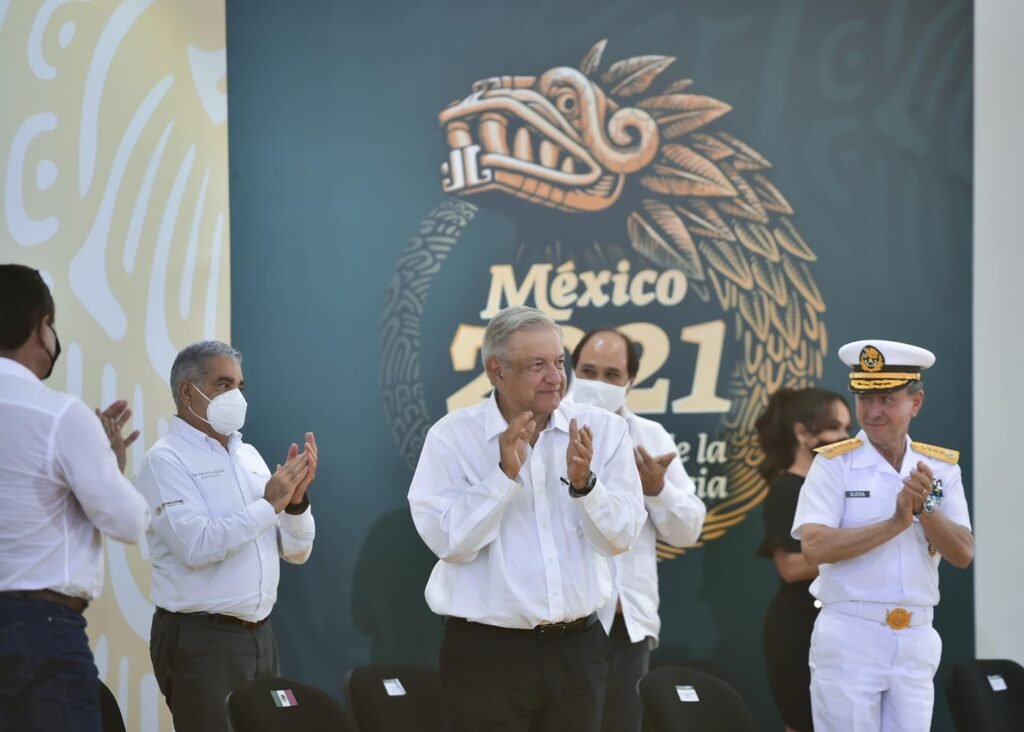 López Obrador viajó de SLP a CDMX en vuelo comercial