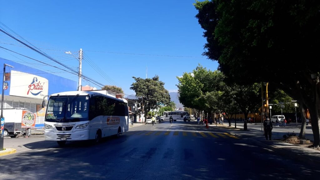 A cinco días que estalle la huelga, STEUABJO bloquean AV. Universidad