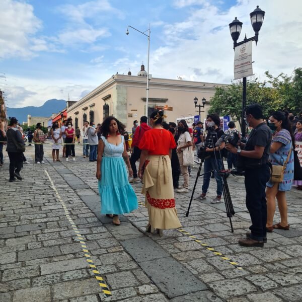 Artesanas denuncian plagio y apropiación de textiles indígenas en el Fashion Week Oaxaca