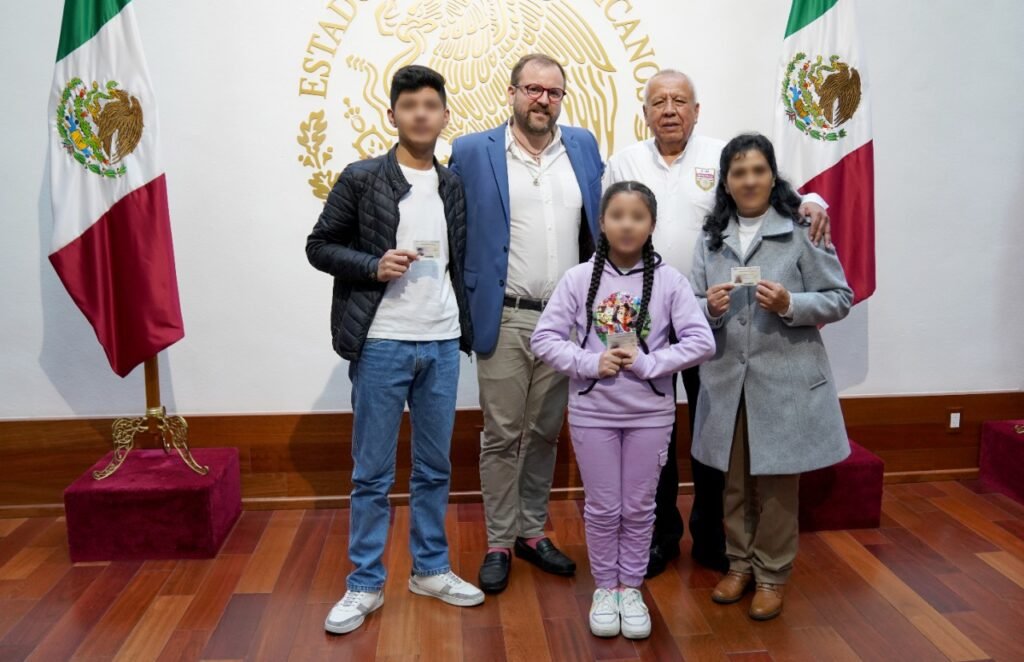 INM entrega documentos migratorios a esposa e hijos de Pedro Castillo