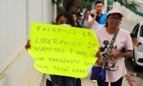 Familiares de funcionarios secuestrados en Chiapas realizan bloqueos, exigen su liberación