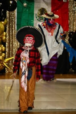 grupo de danza Chikua'a, Iván Santiago, comunidades mixtecas, Oaxaca, grupo de danza Chikua'a, Iván Santiago, Estados Unidos, USA, festival oaxaqueño, San Pedro Jicayán, comunidad migrante, migrantes, oaxaqueños, Oaxaca, Santa Ana, California, Carnaval Indígena Costeño, Carnaval Indígena,