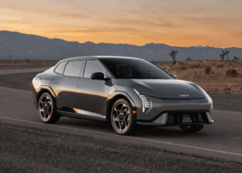 Kia lanza el EV4 fabricado en Corea y Eslovaquia.