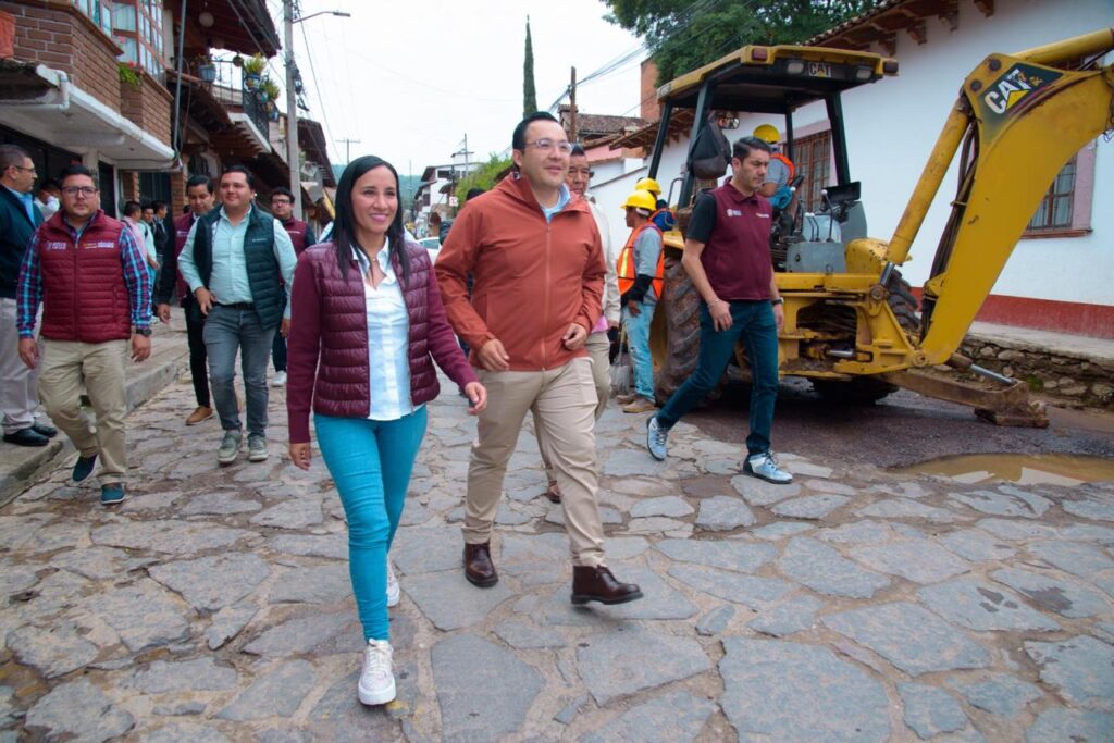 Mejorará la conectividad, modernizan Avenida Toluca en Valle de Bravo