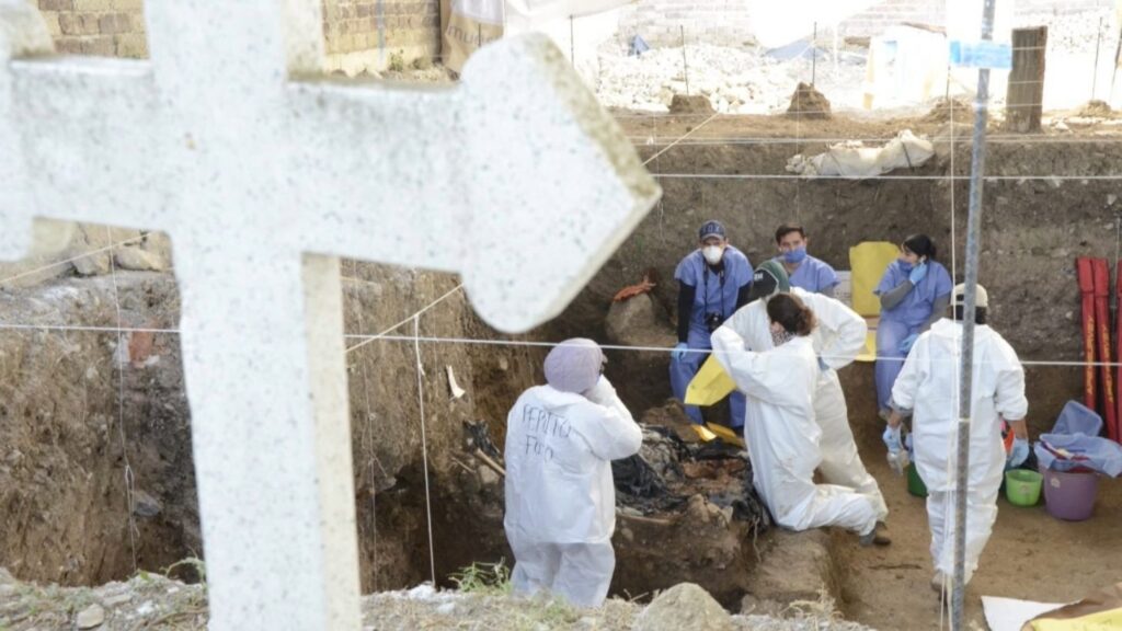 ¡Aterrador! Hallan más de 60 cuerpos sin identificar en fosa en Jojutla, Morelos