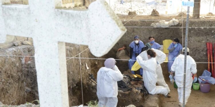 ¡Aterrador! Hallan más de 60 cuerpos sin identificar en fosa en Jojutla, Morelos