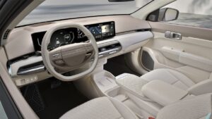 Kia lanza el EV4 fabricado en Corea y Eslovaquia.