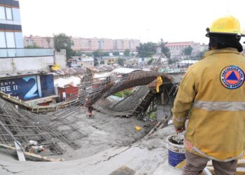 Reportan heridos al caer losa en construcción en alcaldía Álvaro Obregón, CDMX