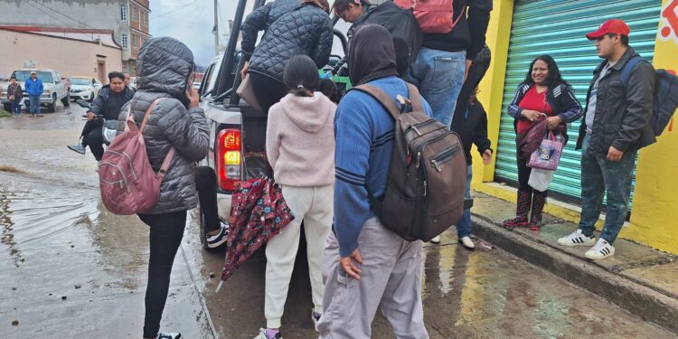 Ante desfogue de presas Zimapán y Acueducto II piden evacuar la zona