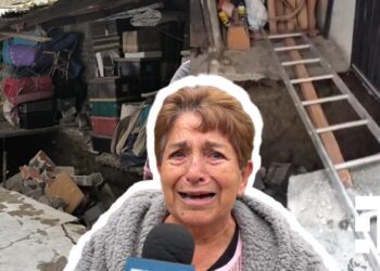 Tras colapsar vivienda en CDMX, comerciantes pierden su mercancía.