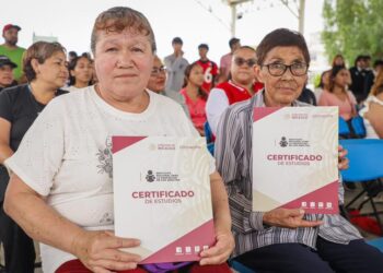 Entrega IHEA 50 certificados de educación básica en Tizayuca