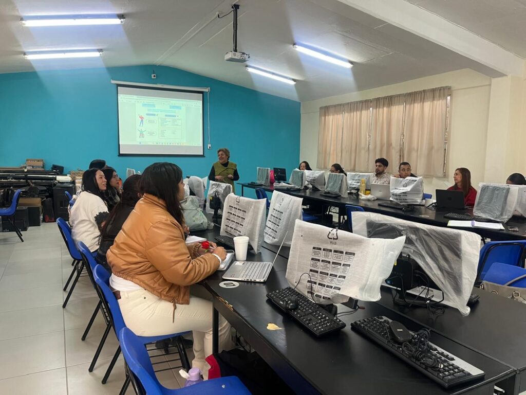 Concluyen estancia en Hidalgo, docentes de Oregón, EU