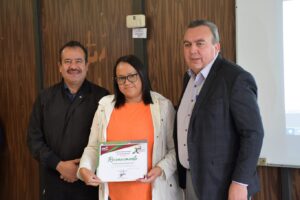 Capacitan en redacción científica a académicos de UTVM 