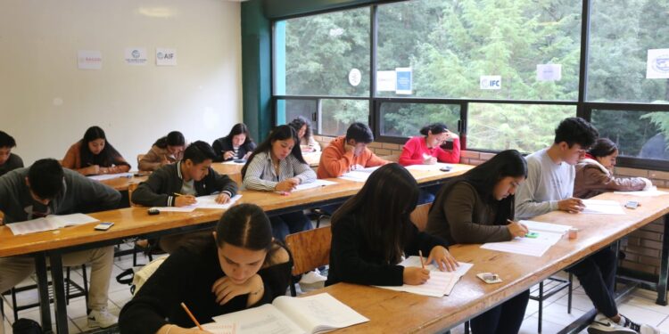 Realiza UTSH examen de admisión para licenciaturas en Enfermería y en Médico Cirujano y Partero