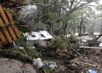 Aumenta a 32 los muertos por inundaciones en Texas, EU