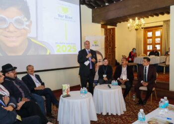 Benefician a más de 43 mil estudiantes con problemas visuales en Hidalgo