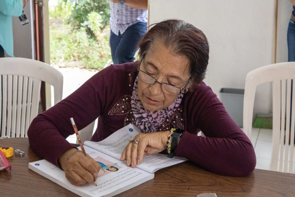 IHEA busca reducir en 5.6 % el rezago educativo en Hidalgo