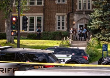 Tiroteo en una escuela católica de Minneapolis deja 2 muertos y 17 heridos