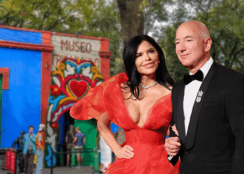 Jeff Bezos y Lauren Sánchez visitan la Casa Azul de Frida Kahlo.