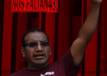 Vidulfo Rosales renuncia como abogado de padres de los 43 normalistas de Ayotzinapa.