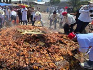 En Actopan, Hidalgo, hacen megabarbacoa en el horno más grandes del mundo
