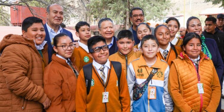 Regresan a clases más de 900 mil estudiantes en Hidalgo