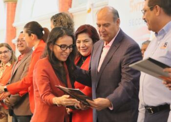 Reciben asignaciones y cambios de adscripción más de 2 mil docentes hidalguenses