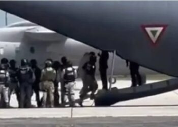 México extradita a EU a 26 personas ligada al narco y al crimen organizado