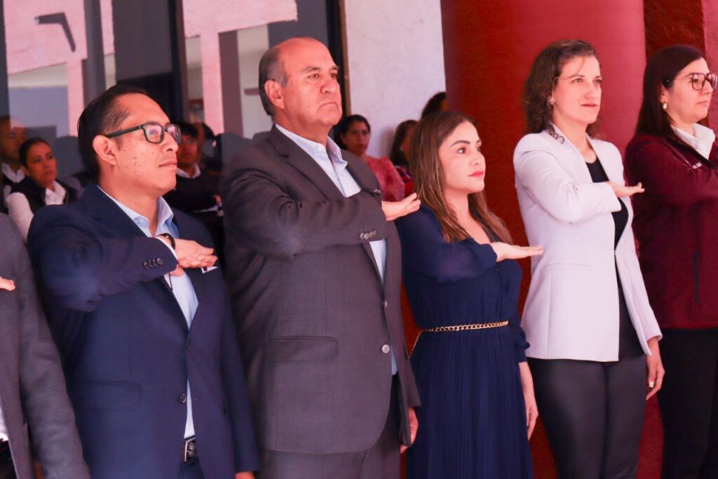 Natividad Castrejón y Daniel Fragoso encabezan ceremonia cívica en SEMSyS