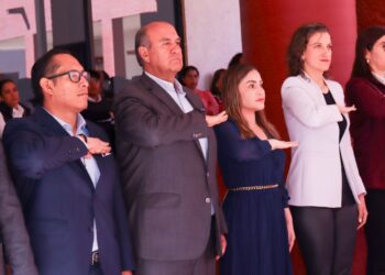 Natividad Castrejón y Daniel Fragoso encabezan ceremonia cívica en SEMSyS