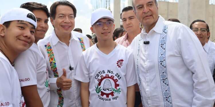 Mario Delgado supervisa avances educativos en Hidalgo