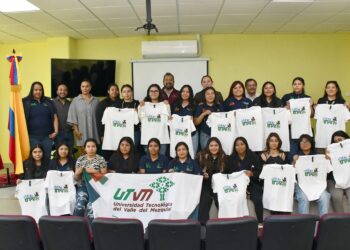 Estudiantes de la UTVM realizan estancia académica en Colombia