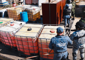 Harfuch confirma detención de empresarios y funcionarios públicos por huachicol.