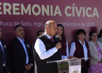 Natividad Castrejón encabeza Lunes Cívico en explanada de la SEPH