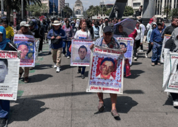 En CDMX, convocan marcha nacional por los 43 de Ayotzinapa