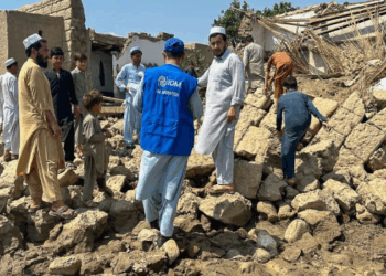 Terremoto de 6.0 en Afganistán, deja más de 800 muertos.