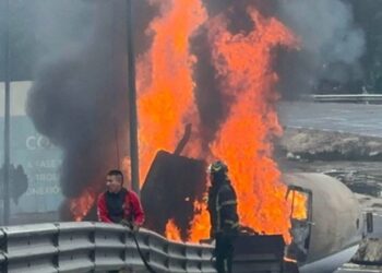 Suman 10 muertos por explosión de pipa en Iztapalapa