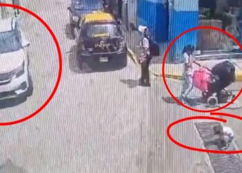 ¡Irresponsable! Por atender celular, a su pequeñito lo atropellan