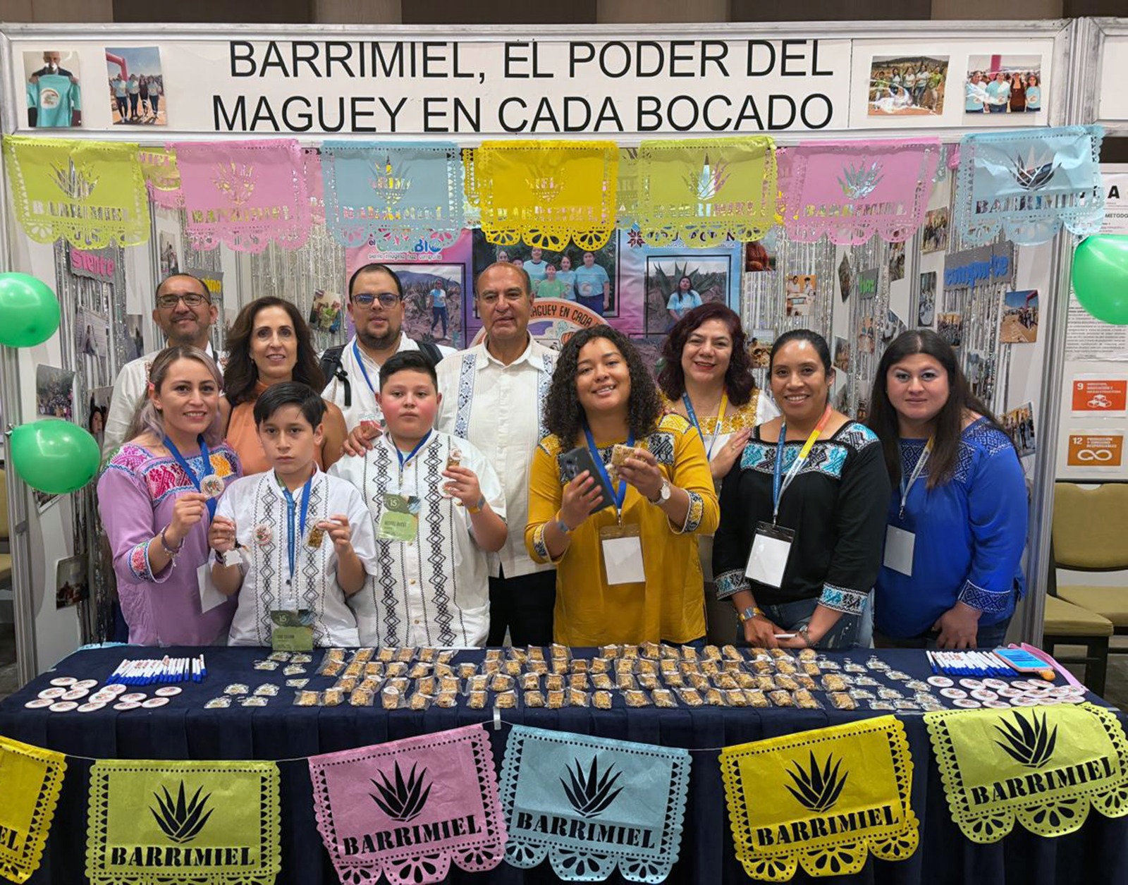 El secretario de Educación Pública de Hidalgo, Natividad Castrejón Valdez, acompañó a estudiantes de las primarias “Justo Sierra”, “Lic. Adolfo López Mateos”, "Enrique C. Rébsamen", de Singuilucan; así como el CECyTEH plantel Francisco I. Madero, a la Premiación Nacional de Somos el Cambio, en Nayarit, donde fueron reconocidos entre más de mil proyectos, por su compromiso con la educación, salud, cultura y el medio ambiente.