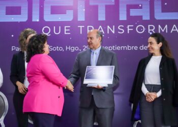 SEPH y Fundación UNETE equipan 30 escuelas con tecnología educativa