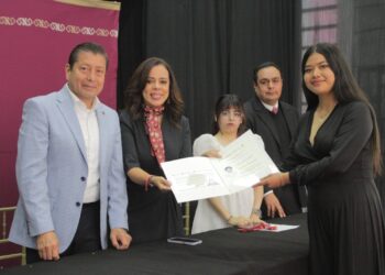 CECyTEH entrega 42 títulos a egresados en Mineral de la Reforma