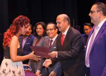 UPP celebra 22 años con entrega de títulos a 503 egresados