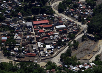 Asciende a 64 muertos y 65 desaparecidos en México.