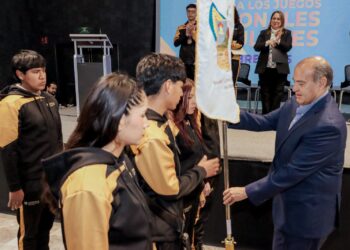 Natividad Castrejón abanderó a la delegación hidalguense rumbo a los Juegos Nacionales Populares 2025