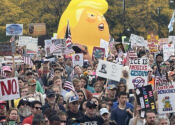 Marchan en varias ciudades de EU contra el gobierno de Trump