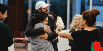 Llegan los 6 mexicanos detenidos en Israel al AICM: SRE.