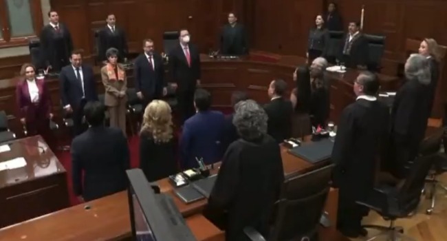 ¡Guapachosos en Suprema Corte! Ponen “Qué precio tiene el cielo” en lugar del Himno Nacional