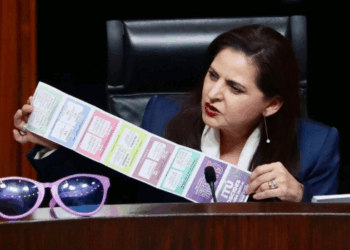 TEPJF perdona 6 mdp en multas a juzgadores que usaron acordeones.