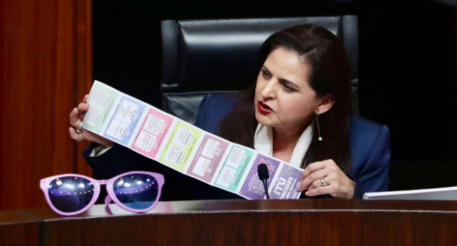 TEPJF perdona 6 mdp en multas a juzgadores que usaron acordeones.