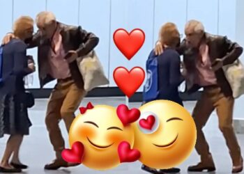 ¡Derrochan amor! Abuelitos sacan sus mejores pasos en el Metro de la CDMX (VIDEO)